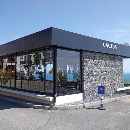 Dolce Ii Waterfront Breeze Sea View Luxury Apartment